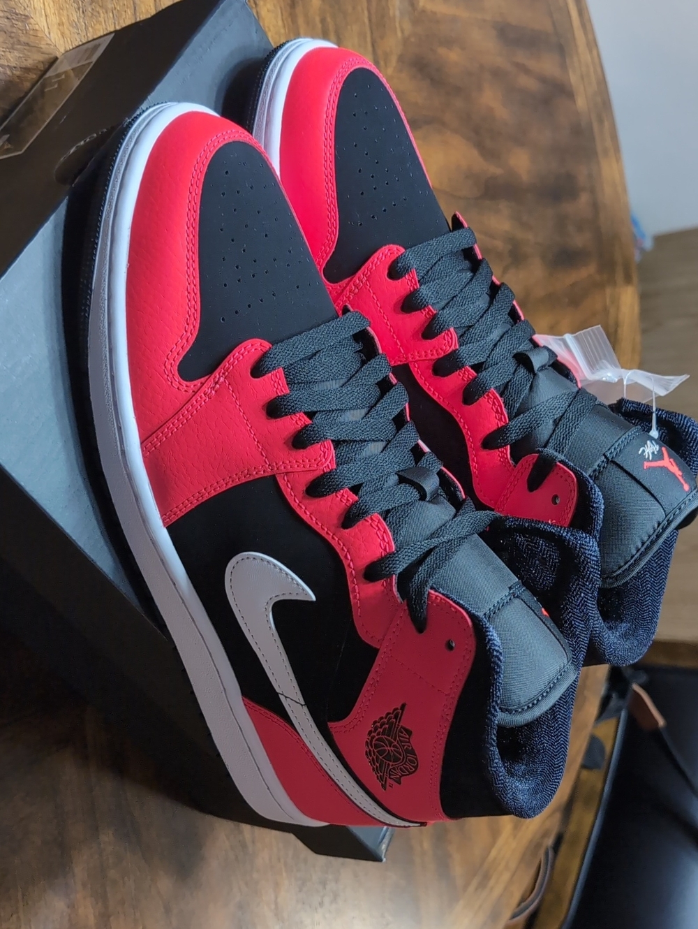 Jordan AJ 1 Mid "Infrared" 23